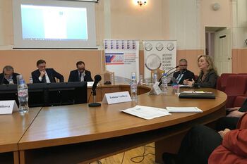 Sonia Lucarelli and Thomas Diez presenting on migration during a roundtable at the Institute of Europe, russian Academy of Sciences