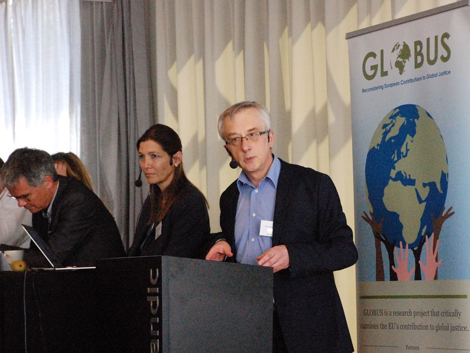 Christopher Lord (ARENA) delivers his comments on GLOBUS research agenda during the panel &#39;Transborder issues and the vulnerability of states and citizens&#39;