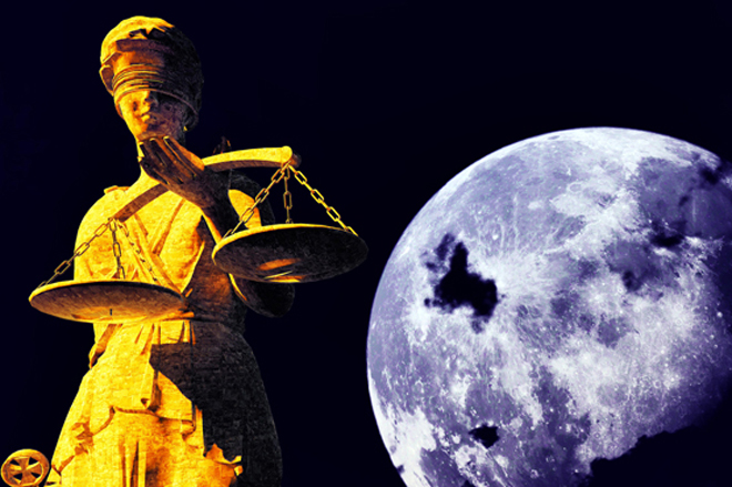 Lady Justice sculpture (Colourbox)